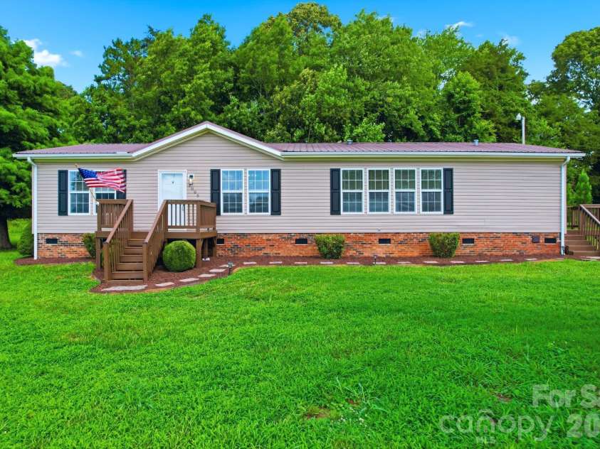1006 Canada Drive, Dallas, NC 28034.  MLS# CAR4406495, YatesRealty ID 39008. 