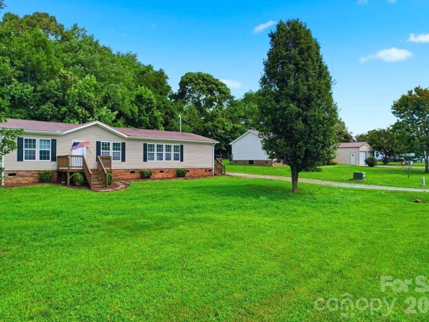 1006 Canada Drive, Dallas, NC 28034.  MLS# CAR4406495, YatesRealty ID 39008. 