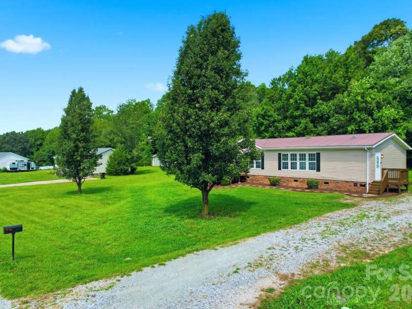 1006 Canada Drive, Dallas, NC 28034.  MLS# CAR4406495, YatesRealty ID 39008. 