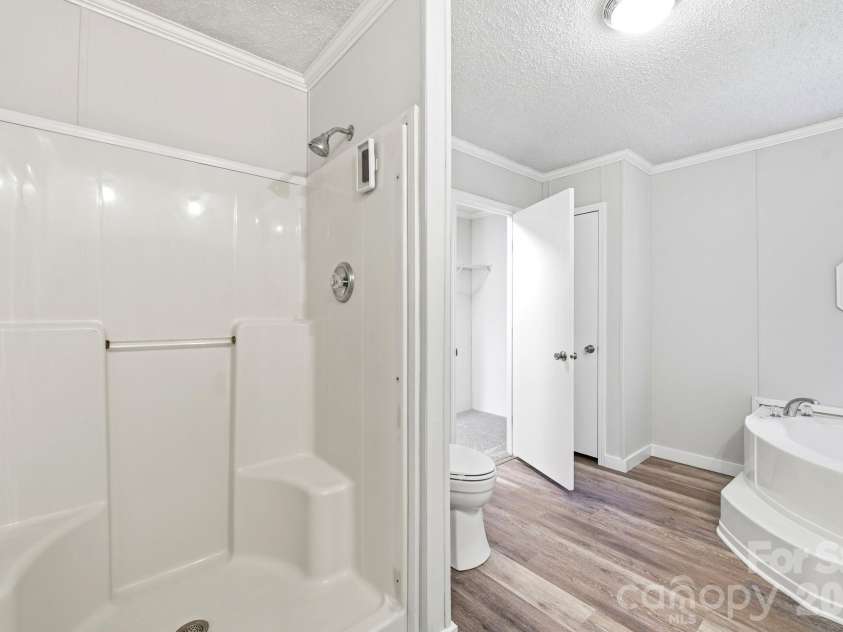 1006 Canada Drive, Dallas, NC 28034.  MLS# CAR4406495, YatesRealty ID 39008. 