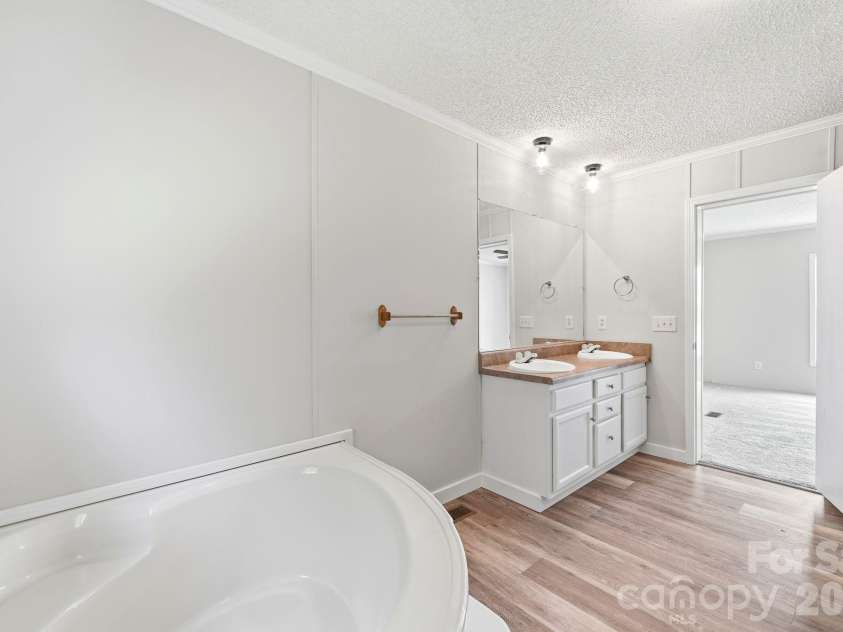 1006 Canada Drive, Dallas, NC 28034.  MLS# CAR4406495, YatesRealty ID 39008. 