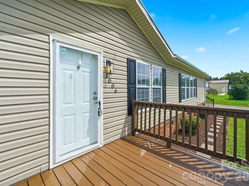 1006 Canada Drive, Dallas, NC 28034.  MLS# CAR4406495, YatesRealty ID 39008. 