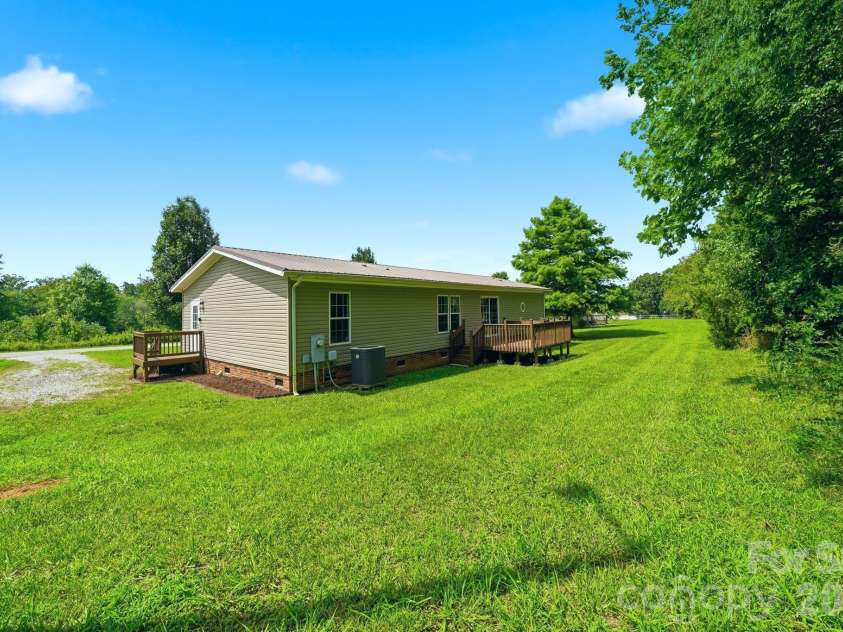 1006 Canada Drive, Dallas, NC 28034.  MLS# CAR4406495, YatesRealty ID 39008. 
