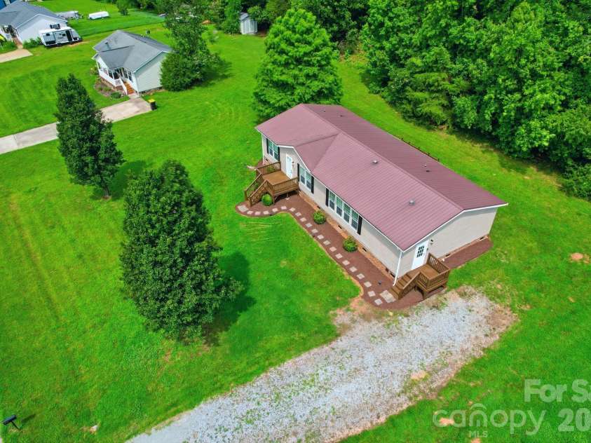 1006 Canada Drive, Dallas, NC 28034.  MLS# CAR4406495, YatesRealty ID 39008. 