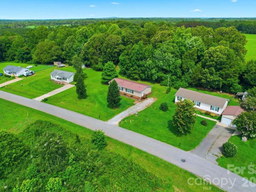 1006 Canada Drive, Dallas, NC 28034.  MLS# CAR4406495, YatesRealty ID 39008. 