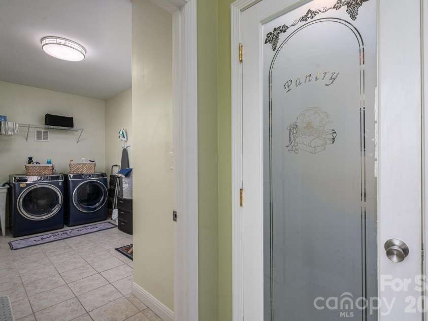 3272 Oak Ridge Circle, Lincolnton, NC 28092.  MLS# CAR4326397, YatesRealty ID 3901. 