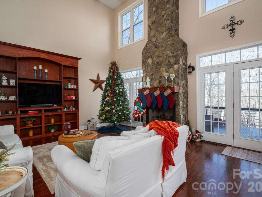 3272 Oak Ridge Circle, Lincolnton, NC 28092.  MLS# CAR4326397, YatesRealty ID 3901. 