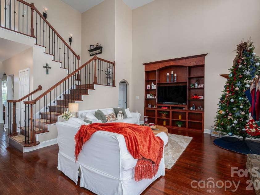 3272 Oak Ridge Circle, Lincolnton, NC 28092.  MLS# CAR4326397, YatesRealty ID 3901. 