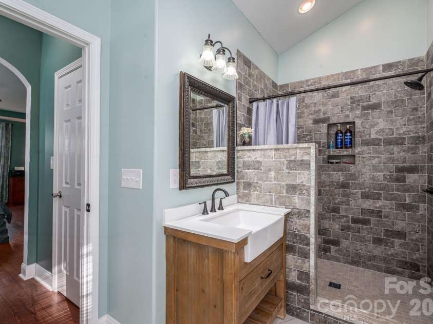 3272 Oak Ridge Circle, Lincolnton, NC 28092.  MLS# CAR4326397, YatesRealty ID 3901. 