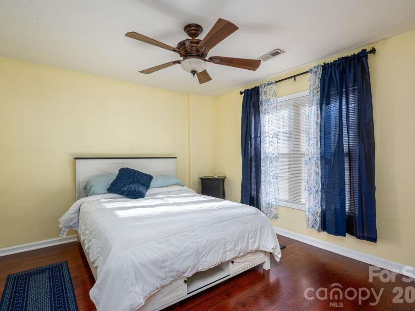 3272 Oak Ridge Circle, Lincolnton, NC 28092.  MLS# CAR4326397, YatesRealty ID 3901. 