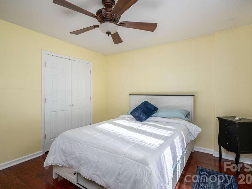 3272 Oak Ridge Circle, Lincolnton, NC 28092.  MLS# CAR4326397, YatesRealty ID 3901. 