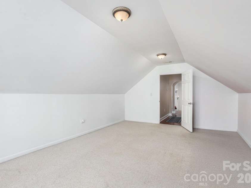 3272 Oak Ridge Circle, Lincolnton, NC 28092.  MLS# CAR4326397, YatesRealty ID 3901. 