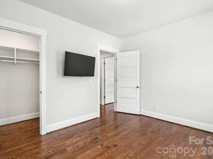 163 Canterbury Road, Charlotte, NC 28211.  MLS# CAR4406329, YatesRealty ID 39010. Bedroom 1