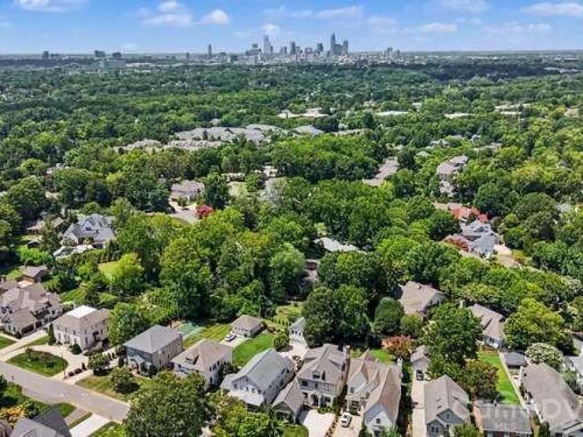 163 Canterbury Road, Charlotte, NC 28211.  MLS# CAR4406329, YatesRealty ID 39010. Close to Uptown