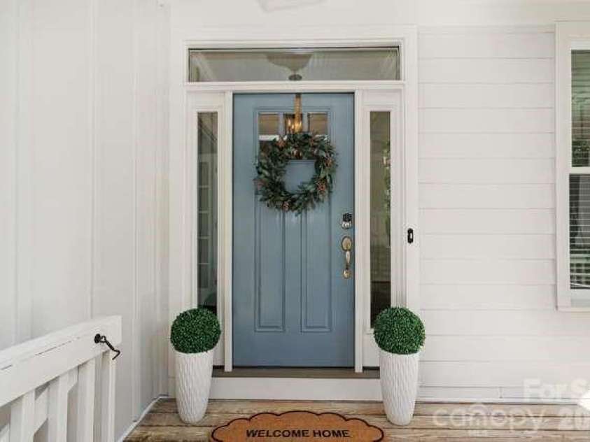 163 Canterbury Road, Charlotte, NC 28211.  MLS# CAR4406329, YatesRealty ID 39010. Entry