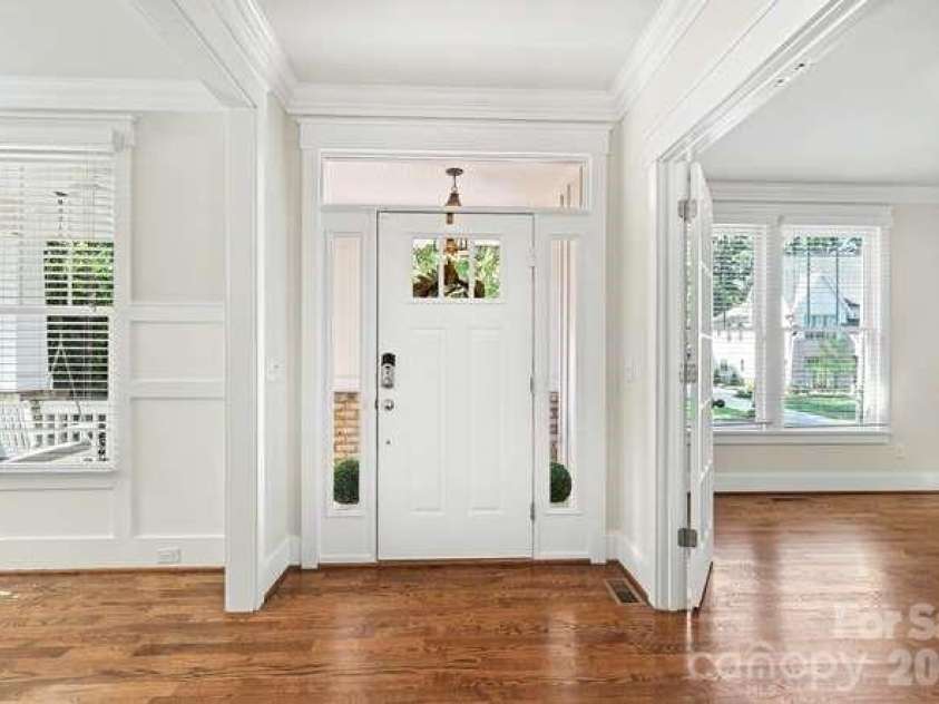 163 Canterbury Road, Charlotte, NC 28211.  MLS# CAR4406329, YatesRealty ID 39010. Foyer