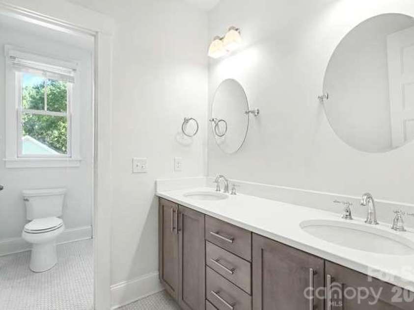 163 Canterbury Road, Charlotte, NC 28211.  MLS# CAR4406329, YatesRealty ID 39010. Full Bath w/ Dual Vanity