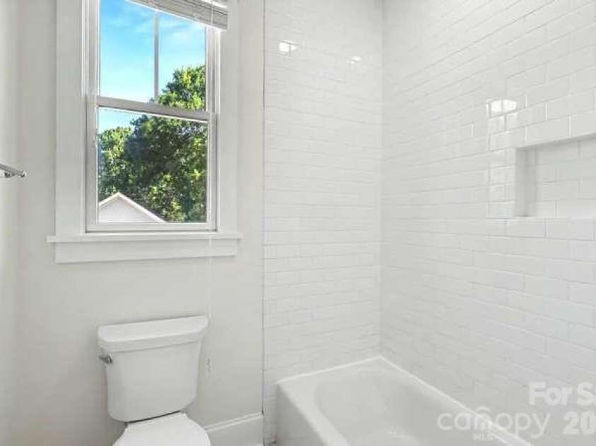 163 Canterbury Road, Charlotte, NC 28211.  MLS# CAR4406329, YatesRealty ID 39010. Full Bath w/ Dual Vanity