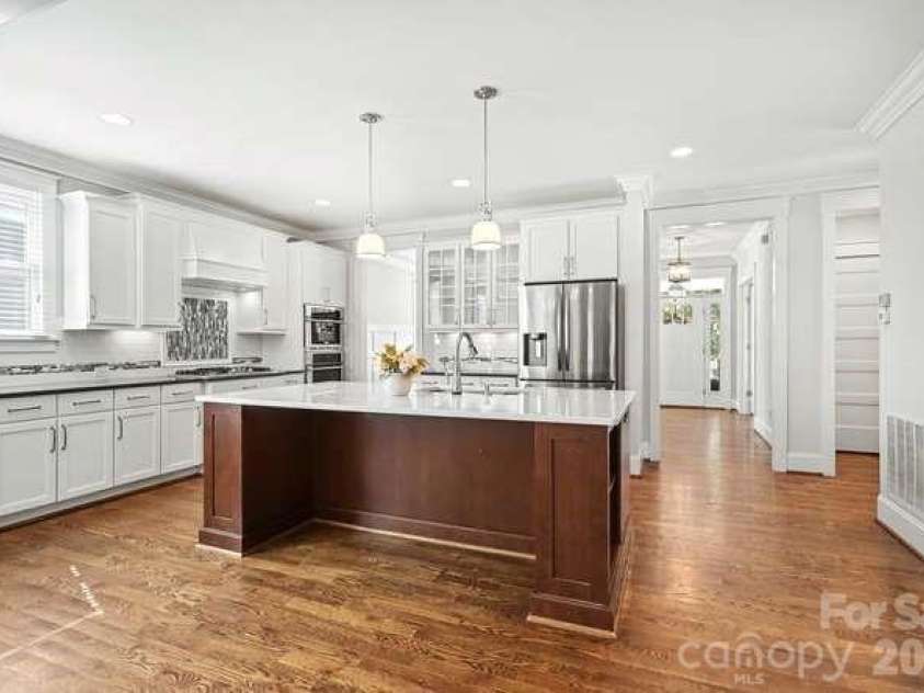 163 Canterbury Road, Charlotte, NC 28211.  MLS# CAR4406329, YatesRealty ID 39010. Kitchen