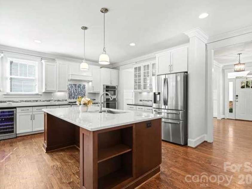 163 Canterbury Road, Charlotte, NC 28211.  MLS# CAR4406329, YatesRealty ID 39010. Kitchen