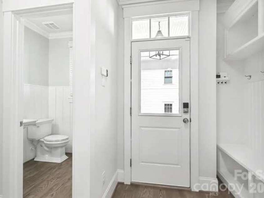 163 Canterbury Road, Charlotte, NC 28211.  MLS# CAR4406329, YatesRealty ID 39010. Mud Room