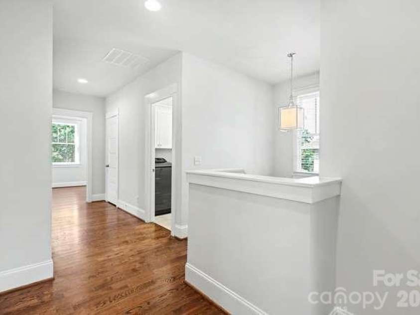 163 Canterbury Road, Charlotte, NC 28211.  MLS# CAR4406329, YatesRealty ID 39010. Upstairs Hallway