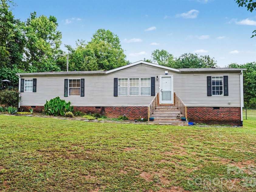 216 Westlee Street, Shelby, NC 28150.  MLS# CAR4403624, YatesRealty ID 39011. 