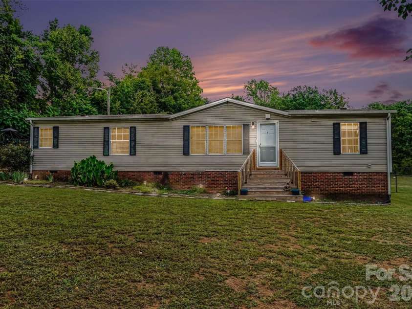 216 Westlee Street, Shelby, NC 28150.  MLS# CAR4403624, YatesRealty ID 39011. 