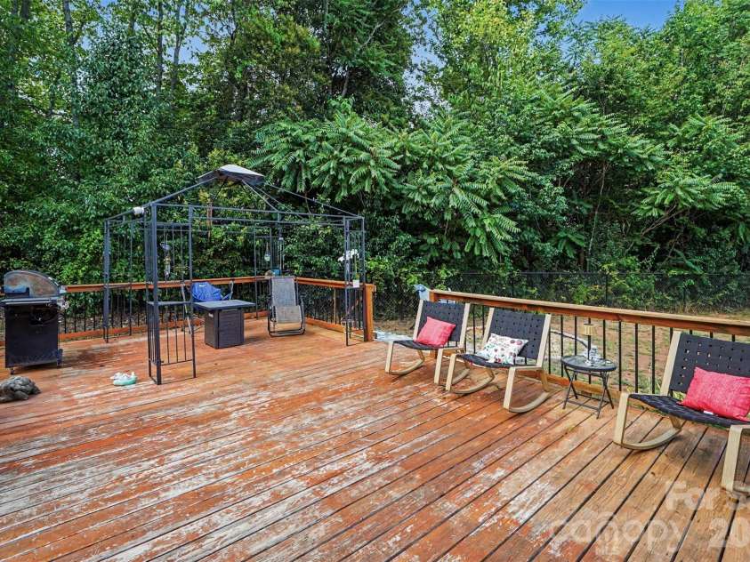 216 Westlee Street, Shelby, NC 28150.  MLS# CAR4403624, YatesRealty ID 39011. 