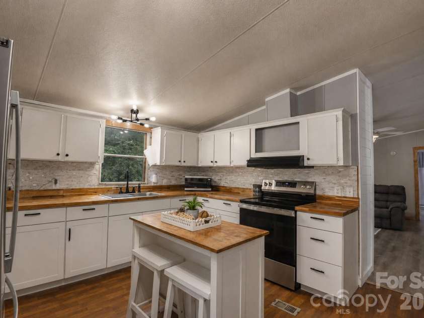 7 Warblers Nest None, Swannanoa, NC 28778.  MLS# CAR4403339, YatesRealty ID 39013. 