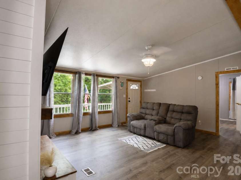 7 Warblers Nest None, Swannanoa, NC 28778.  MLS# CAR4403339, YatesRealty ID 39013. 