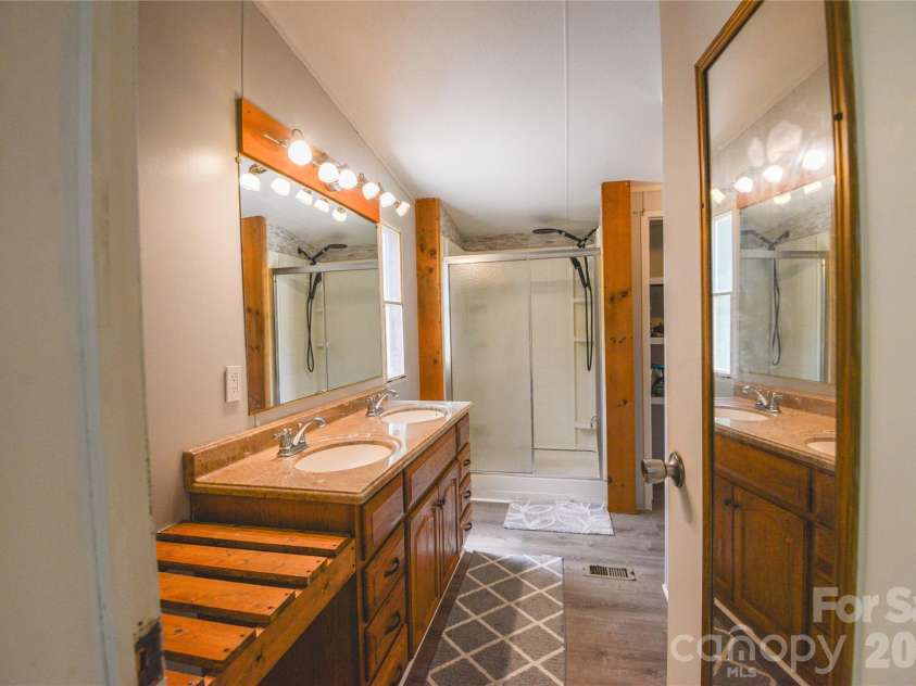7 Warblers Nest None, Swannanoa, NC 28778.  MLS# CAR4403339, YatesRealty ID 39013. 