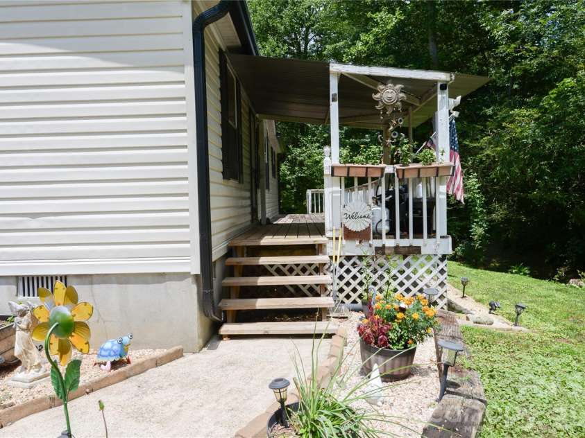 7 Warblers Nest None, Swannanoa, NC 28778.  MLS# CAR4403339, YatesRealty ID 39013. 