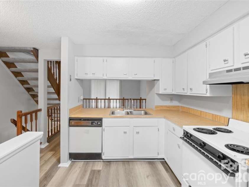 7301 Pebblestone Drive, Charlotte, NC 28212.  MLS# CAR4405904, YatesRealty ID 39014. 