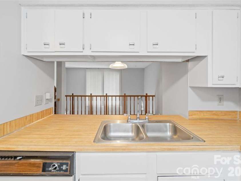 7301 Pebblestone Drive, Charlotte, NC 28212.  MLS# CAR4405904, YatesRealty ID 39014. 