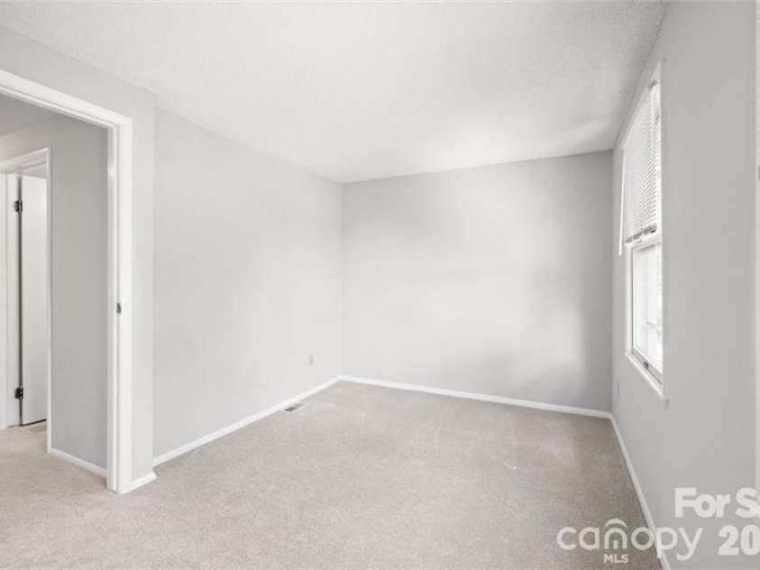 7301 Pebblestone Drive, Charlotte, NC 28212.  MLS# CAR4405904, YatesRealty ID 39014. 