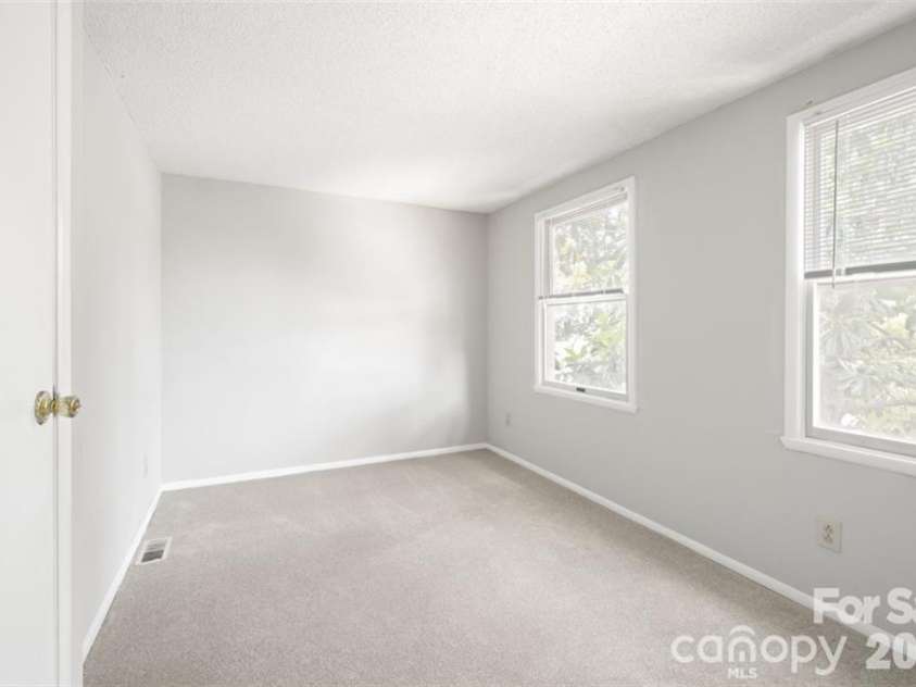 7301 Pebblestone Drive, Charlotte, NC 28212.  MLS# CAR4405904, YatesRealty ID 39014. 
