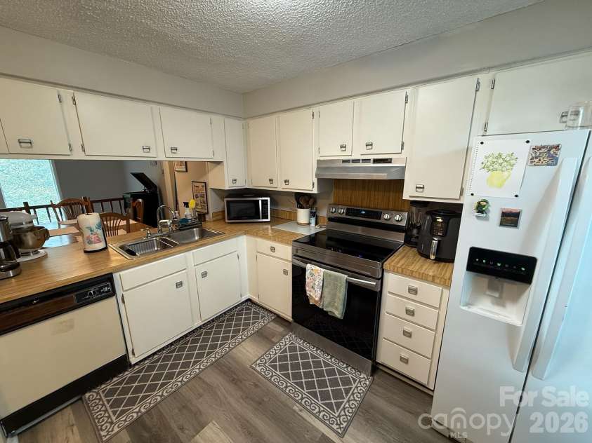 7301 Pebblestone Drive, Charlotte, NC 28212.  MLS# CAR4405904, YatesRealty ID 39014. 
