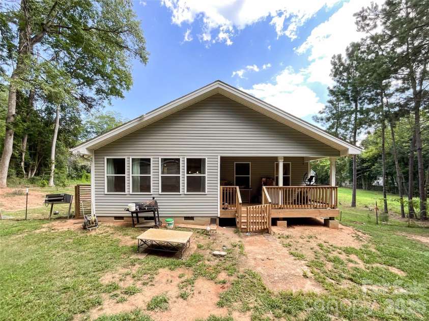 404 White Store Road, Wadesboro, NC 28170.  MLS# CAR4406149, YatesRealty ID 39015. 