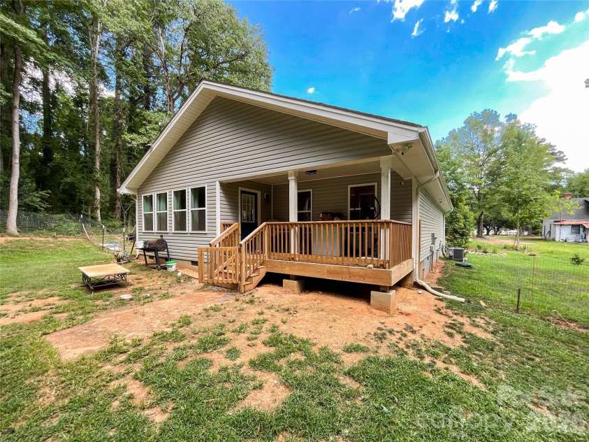 404 White Store Road, Wadesboro, NC 28170.  MLS# CAR4406149, YatesRealty ID 39015. 