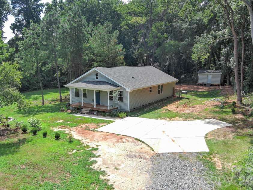 404 White Store Road, Wadesboro, NC 28170.  MLS# CAR4406149, YatesRealty ID 39015. 