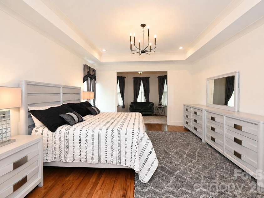 3793 Sarazen Court, Conover, NC 28613.  MLS# CAR4406224, YatesRealty ID 39016. Primary Bathroom
