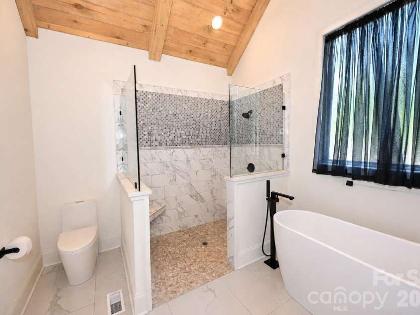 3793 Sarazen Court, Conover, NC 28613.  MLS# CAR4406224, YatesRealty ID 39016. Primary Bathroom