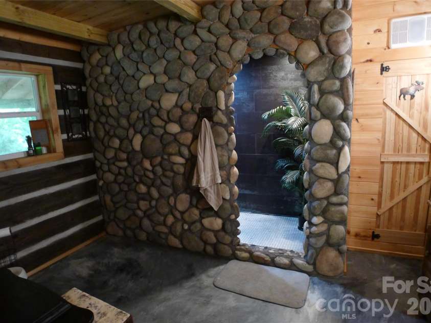 241 Grannaman Drive, Mocksville, NC 27028.  MLS# CAR4406242, YatesRealty ID 39017. Bathroom