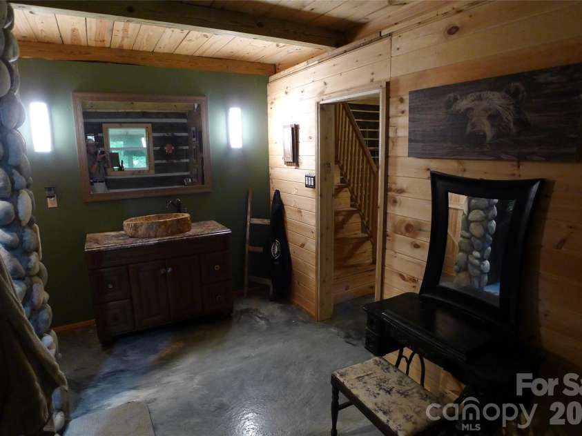241 Grannaman Drive, Mocksville, NC 27028.  MLS# CAR4406242, YatesRealty ID 39017. Bathroom