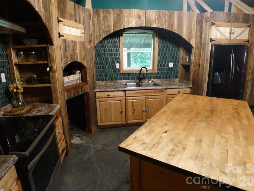241 Grannaman Drive, Mocksville, NC 27028.  MLS# CAR4406242, YatesRealty ID 39017. Kitchen
