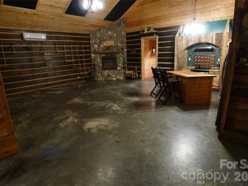 241 Grannaman Drive, Mocksville, NC 27028.  MLS# CAR4406242, YatesRealty ID 39017. Open floorplan living room and kitchen