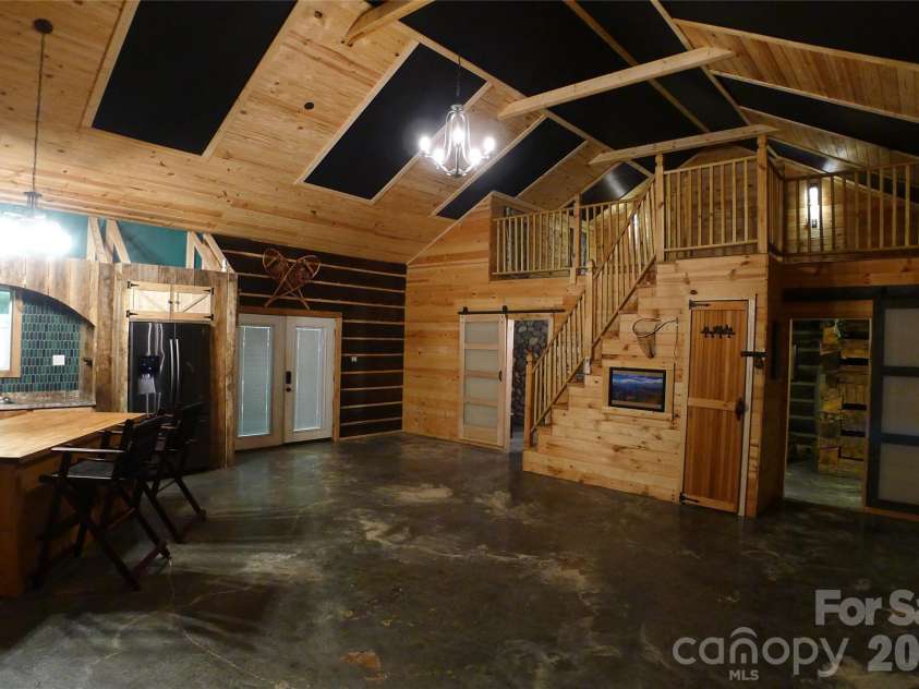 241 Grannaman Drive, Mocksville, NC 27028.  MLS# CAR4406242, YatesRealty ID 39017. Open floorplan Living room and kitchen