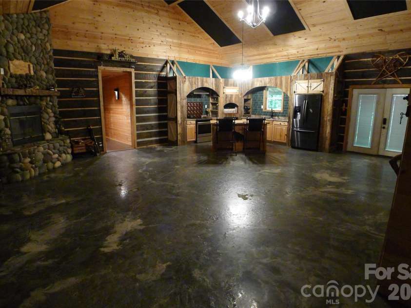 241 Grannaman Drive, Mocksville, NC 27028.  MLS# CAR4406242, YatesRealty ID 39017. Open floorplan living room and kitchen