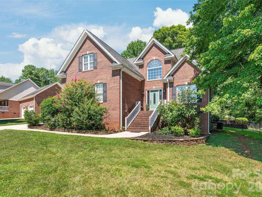 1006 Strawberry Lane, Gastonia, NC 28054.  MLS# CAR4372022, YatesRealty ID 39018. Great Curb appeal and includes a extra parcel